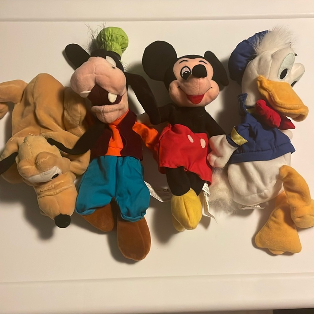 4 Disney Mickey and Friends Beanie Babies goofy Pluto Donald